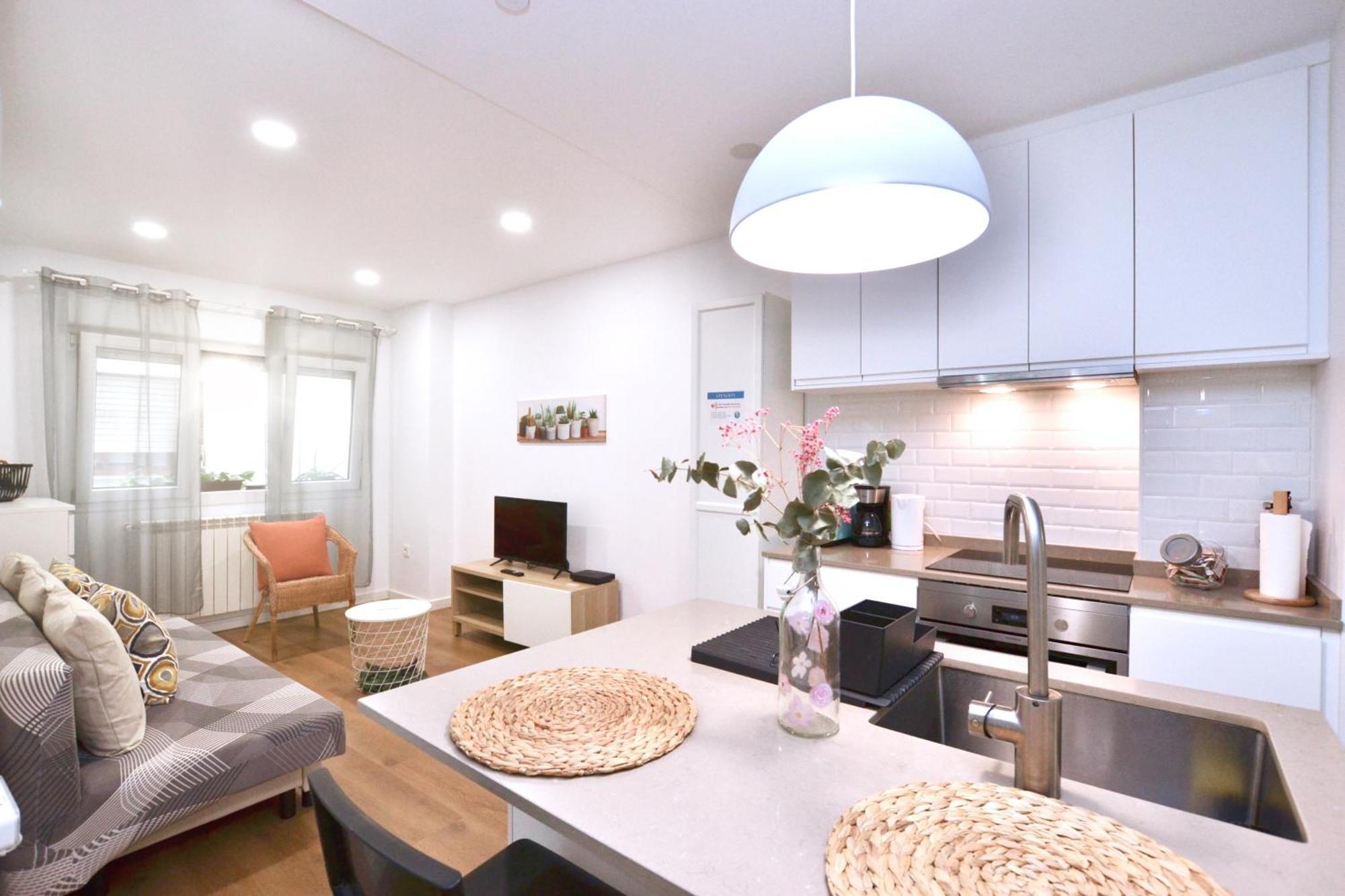 Bonito Piso En Centro De Oviedo. Rosal 36 Apartamento